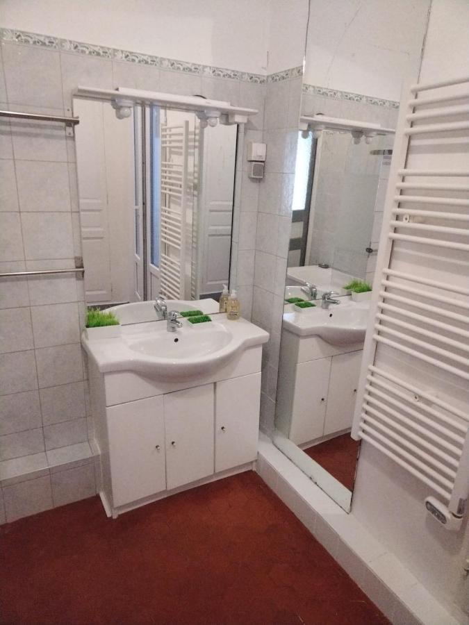 Quartier Des Createurs "La Plaine Cours Julien" Chambre Privee Dans Appartement Menage Frequent Des Parties Commune Marseille Luaran gambar