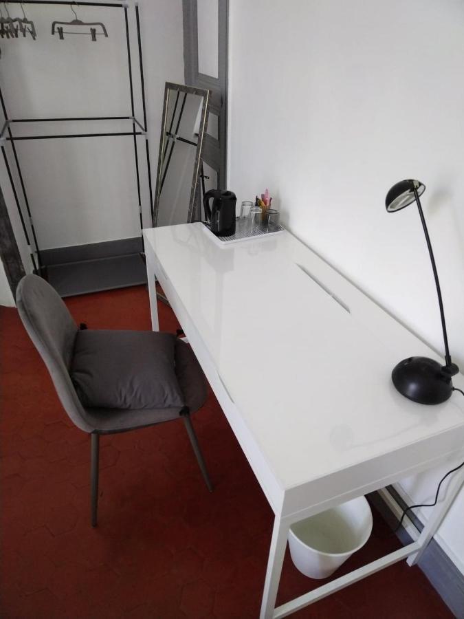 Quartier Des Createurs "La Plaine Cours Julien" Chambre Privee Dans Appartement Menage Frequent Des Parties Commune Marseille Luaran gambar