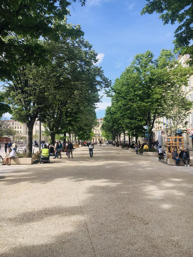Quartier Des Createurs "La Plaine Cours Julien" Chambre Privee Dans Appartement Menage Frequent Des Parties Commune Marseille Luaran gambar