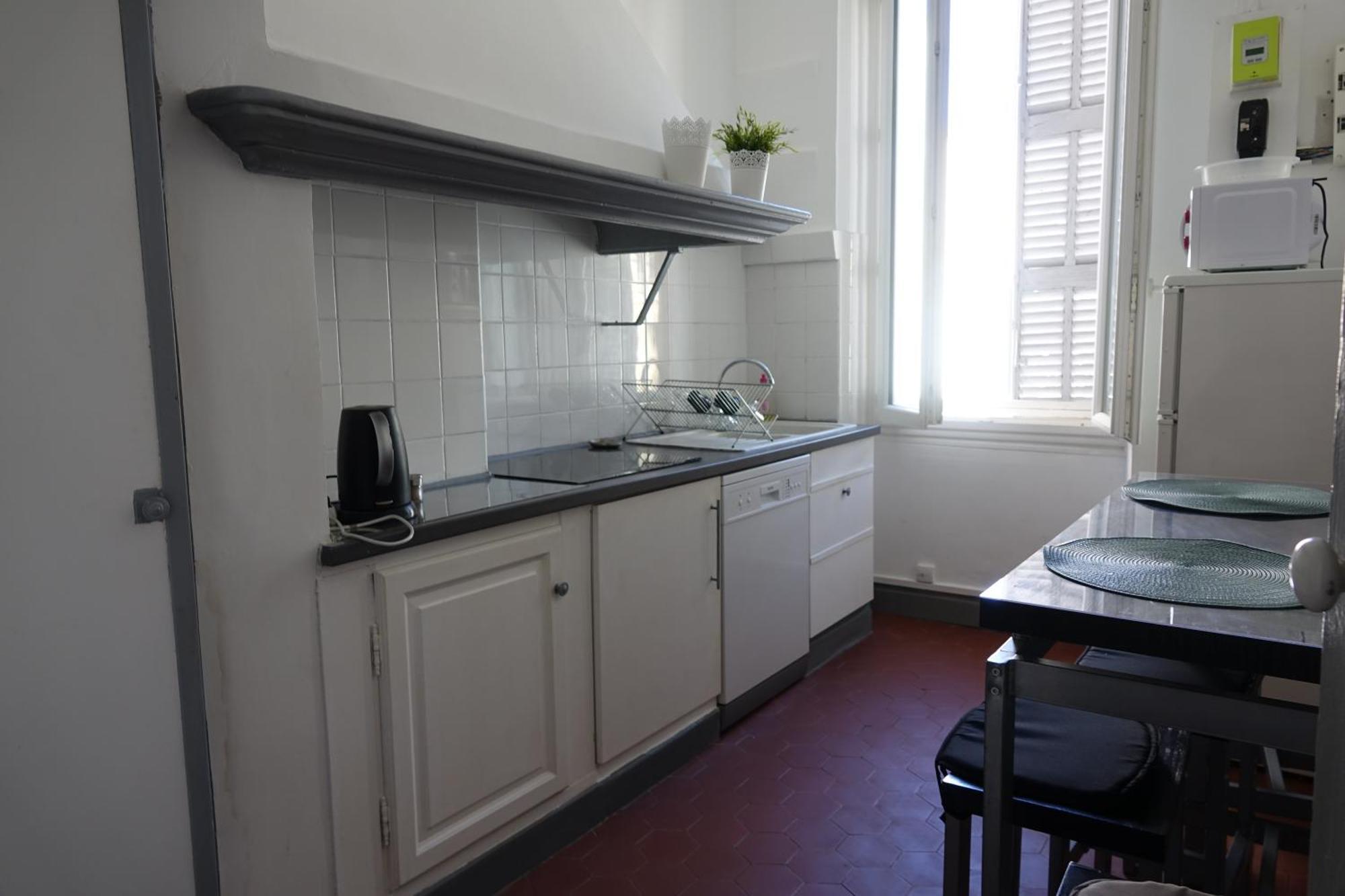 Quartier Des Createurs "La Plaine Cours Julien" Chambre Privee Dans Appartement Menage Frequent Des Parties Commune Marseille Luaran gambar